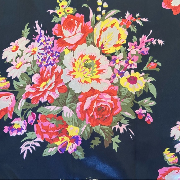 Women’s Floral Short Light Bathrobe - Picture 8 of 10